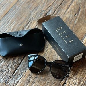DIFF Eyewear Pisces Cosmo Sunglasses Circle Frame Black